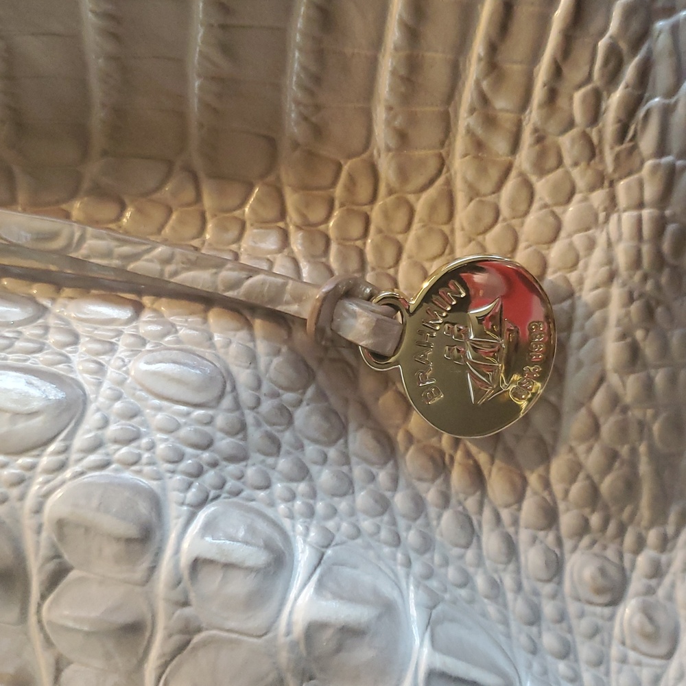 Brahmin. AMY SEASHELL Crocodile Embossed Shoulder Bag. NEVER USED With regist - Picture 2 of 10